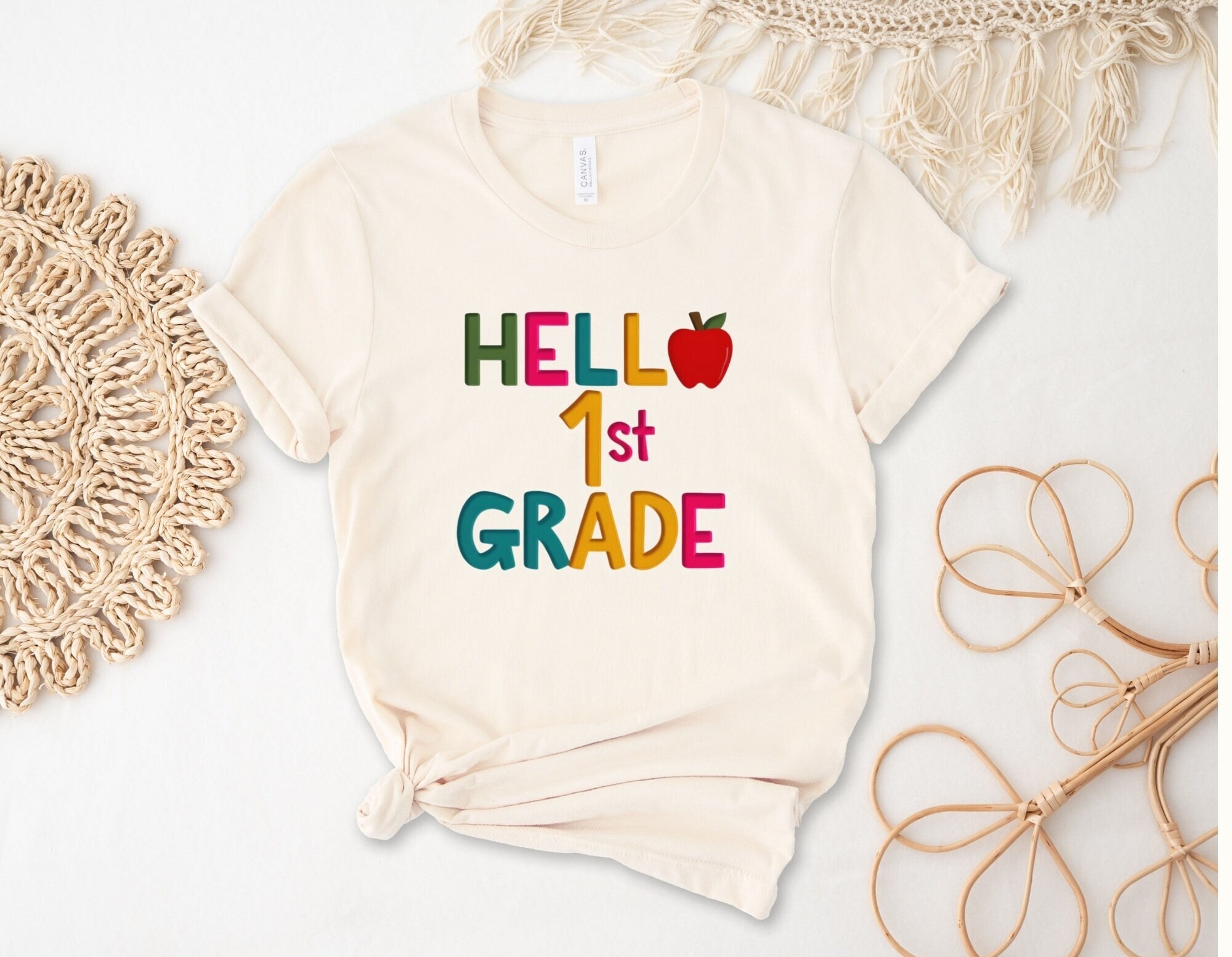 Val op met een grappig T-shirt